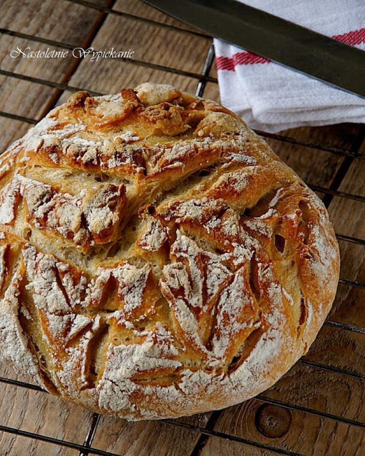 Chleb pszenny bez wyrabiania (z garnka)