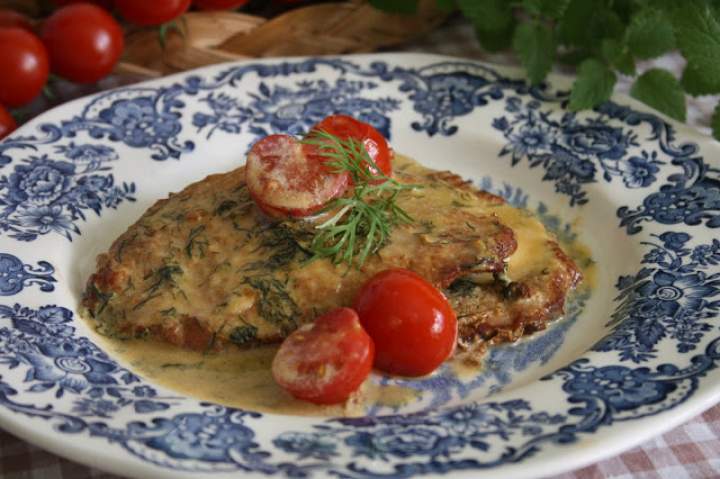 SCHAB W SOSIE ŚMIETANKOWO KOPERKOWYM Z POMIDORKAMI CHERRY