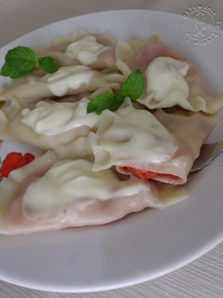 Delikatne Pierogi Z Truskawkami