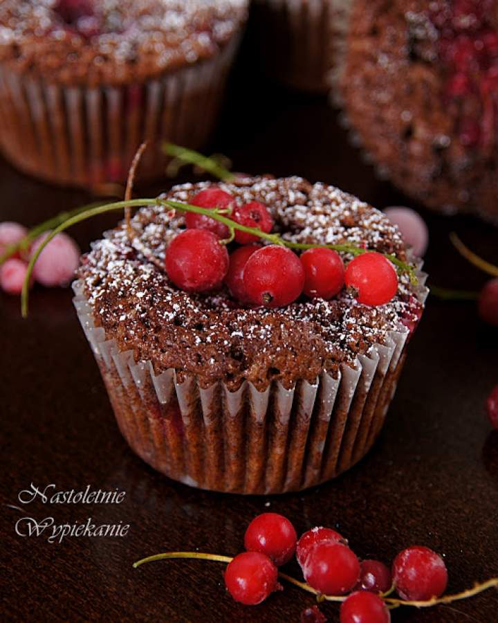 Muffiny Brownie z czerwoną porzeczką