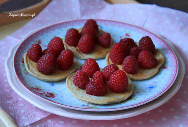 Żytnie pancakes z malinami