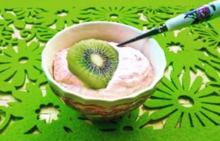 Owocowy jogurt roślinny z nerkowców