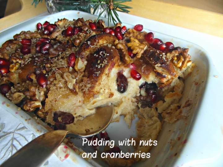 Pudding z orzechami i żurawiną – Pudding with nuts and cranberries
