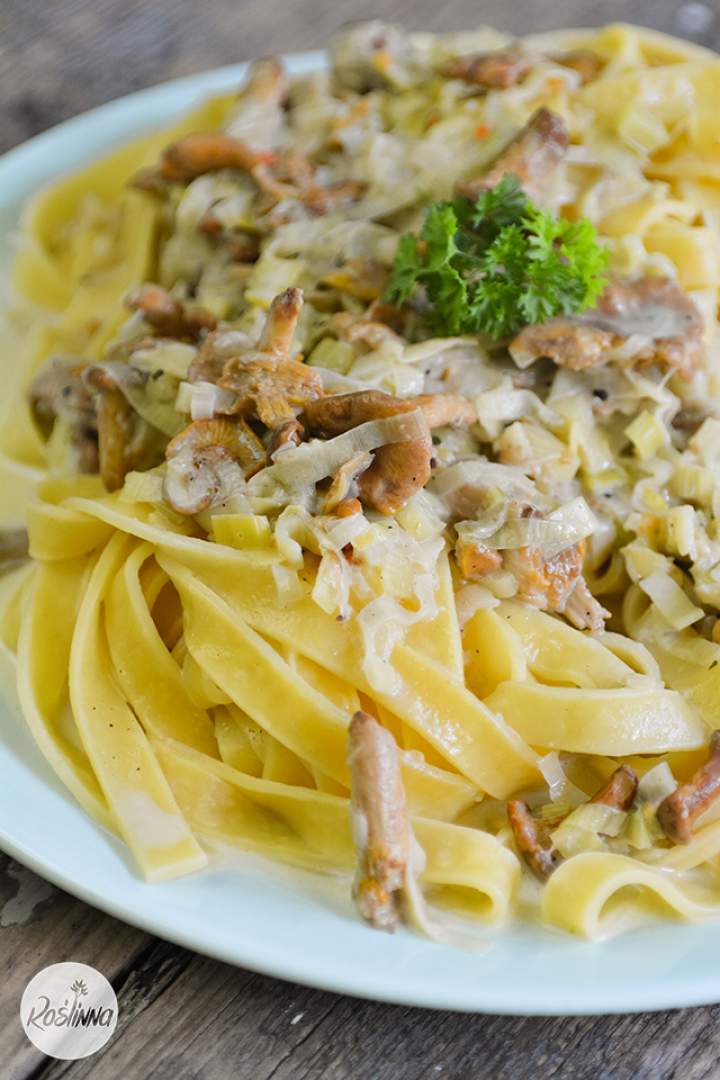 Tagliatelle z sosem kurkowo-porowym na mleku kokosowym