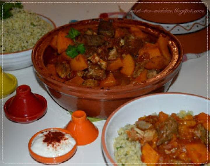 Tagine drobiowo-wołowy z aromatycznym bulgurem