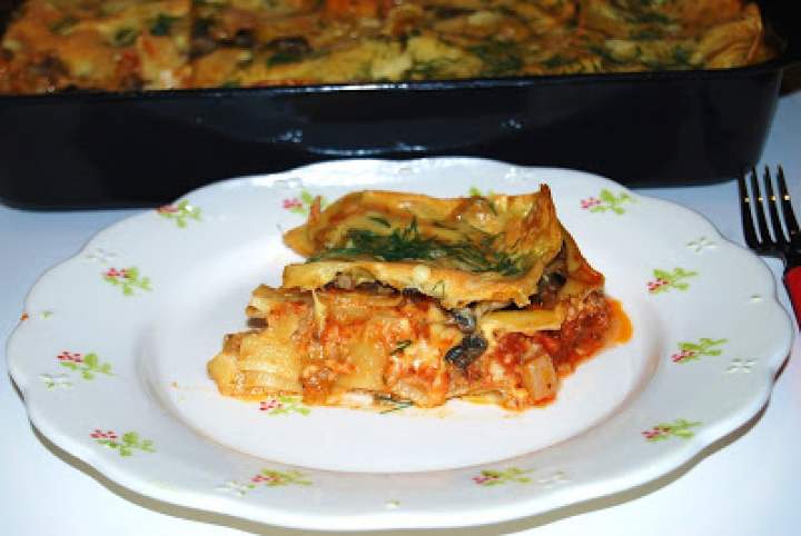 Lasagne z mięsem i pieczarkami