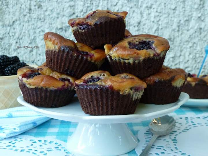 Muffinko-serniko-brownie z jeżynami (lub innymi owocami)