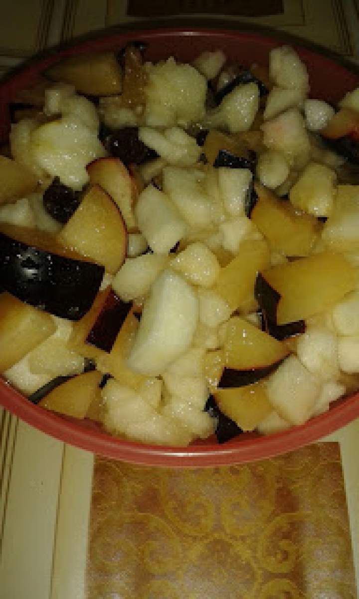 Surówka gruszkowo – śliwkowa