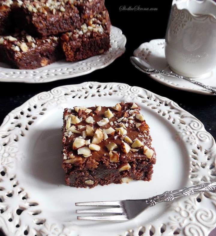 Ciasto Czekoladowe z Orzechami Laskowymi (Brownies z Orzechami Laskowymi)