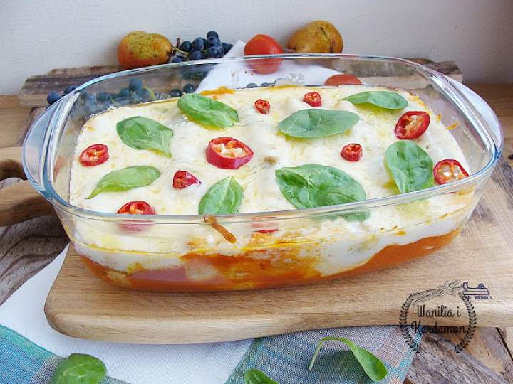 Cannelloni ze szpinakiem i mięsem pod  dwoma sosami