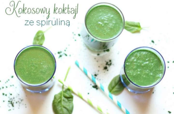 brokuł + szpinak + spirulina + banan + mleko kokosowe