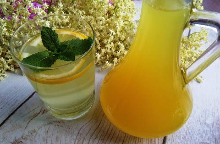 Syrop z kwiatów czarnego bzu