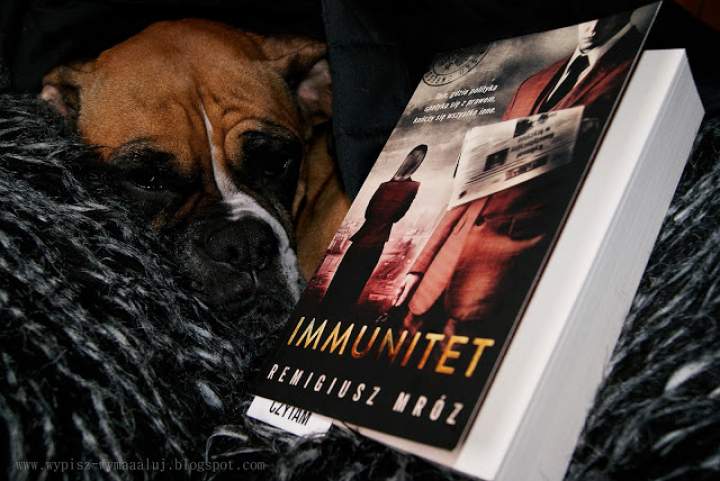 IMMUNITET – „Psy to ludzkie stworzenia, w przeciwieństwie do ludzi” – Remigiusz Mróz.