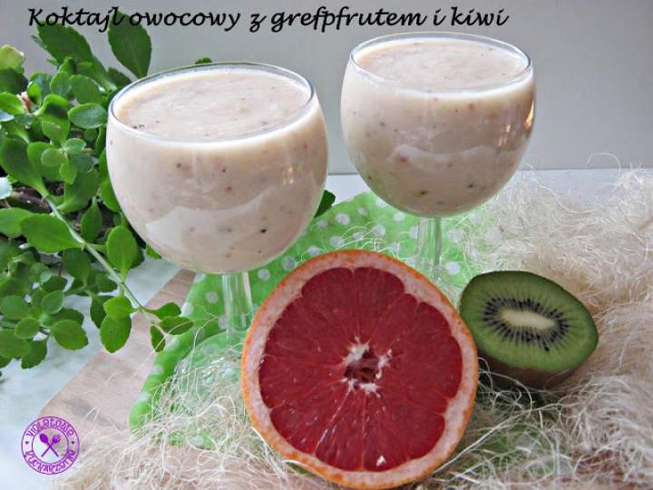 Koktajl owocowy z grejpfrutem i kiwi