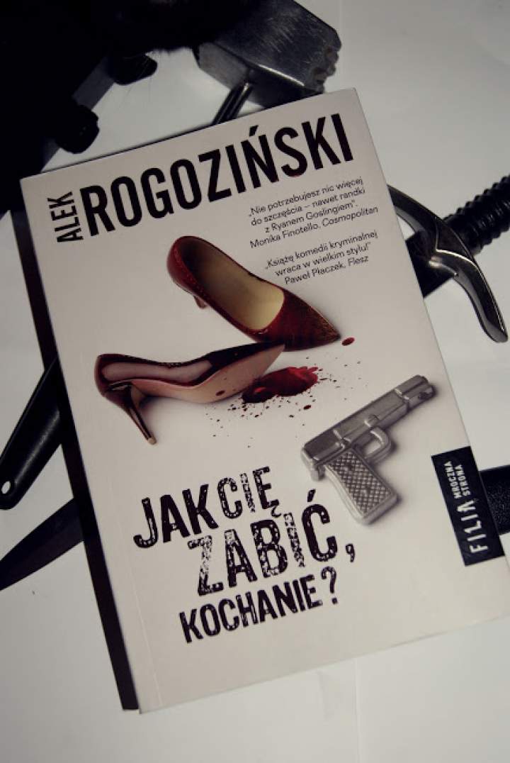 „JAK CIĘ ZABIĆ KOCHANIE?” – Alek Rogoziński i Jego czarny, inteligentny humor.