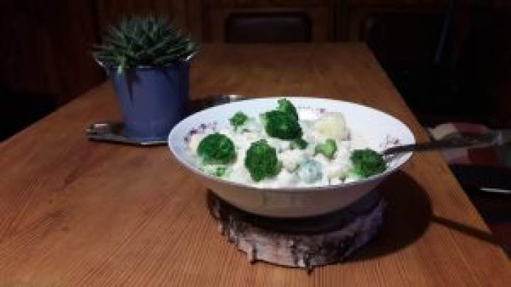 brokuły i kalafior w sosie beszamelowym