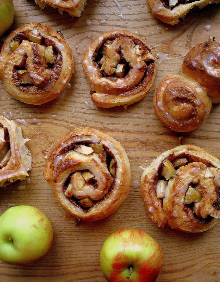 Cynamonowe bułeczki z jabłkami / Cinnamon Apple Rolls