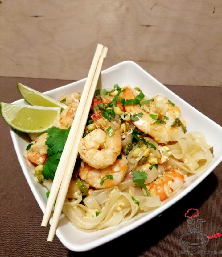 Tajski makaron Pad Thai z krewetkami