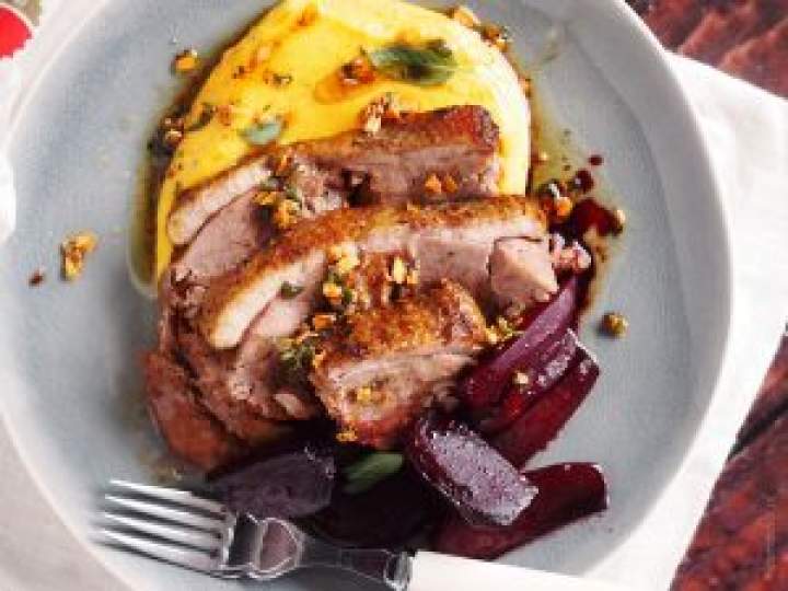 Gęś z puree z dyni i glazurowanymi burakami / Goose breast with pumpkin puree and honeyed beets