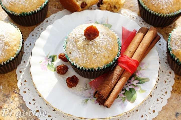 Muffinki z płatkami owsianymi, miodem i miechunką peruwiańską