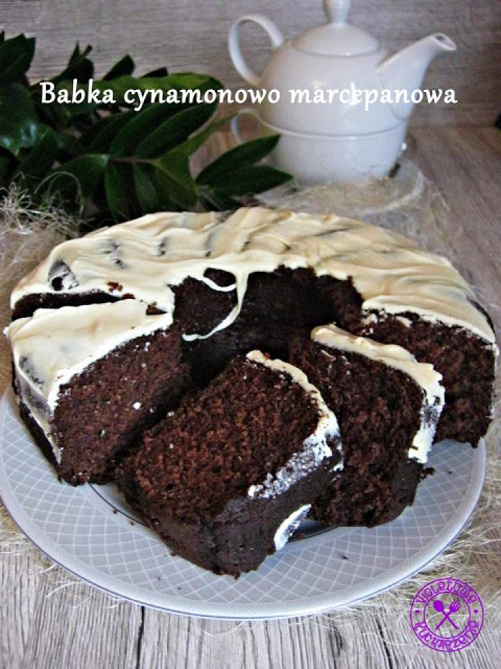 Babka cynamonowo marcepanowa