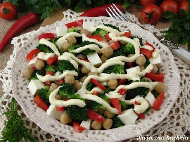 Sałatka z brokułem i fetą