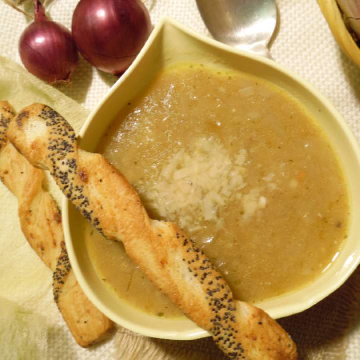 Zupa cebulowa – idealna na jesień