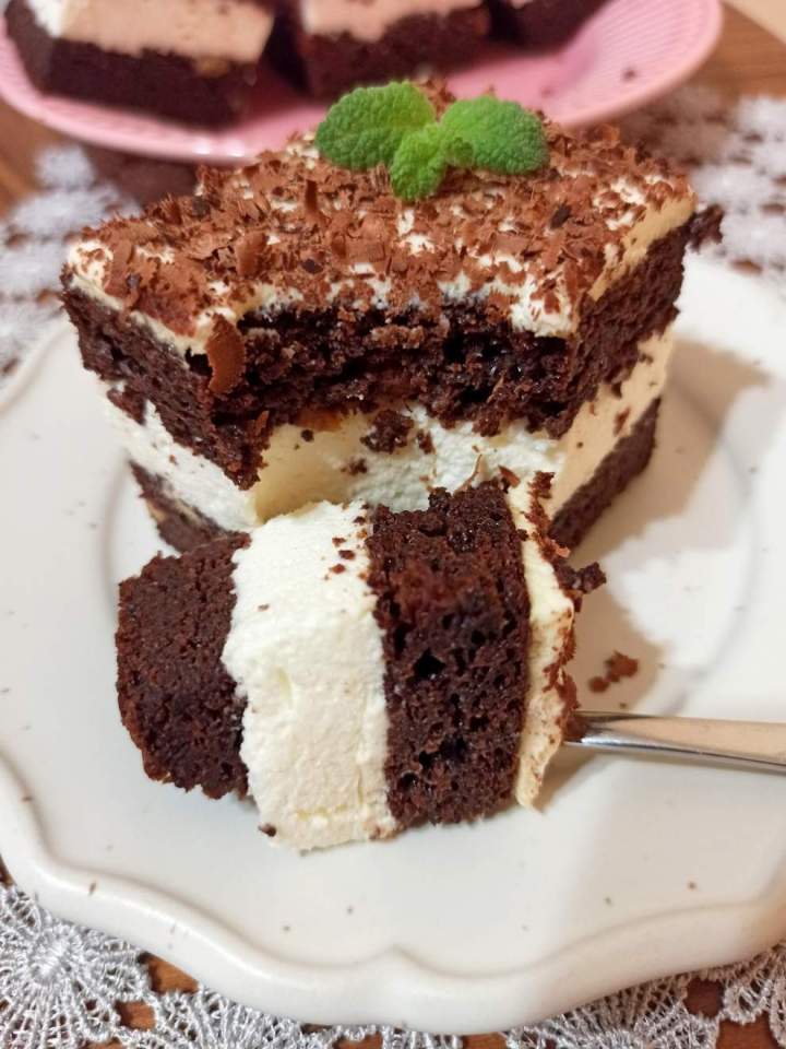 Ciasto makowe z kremem jogurtowo-czekoladowym
