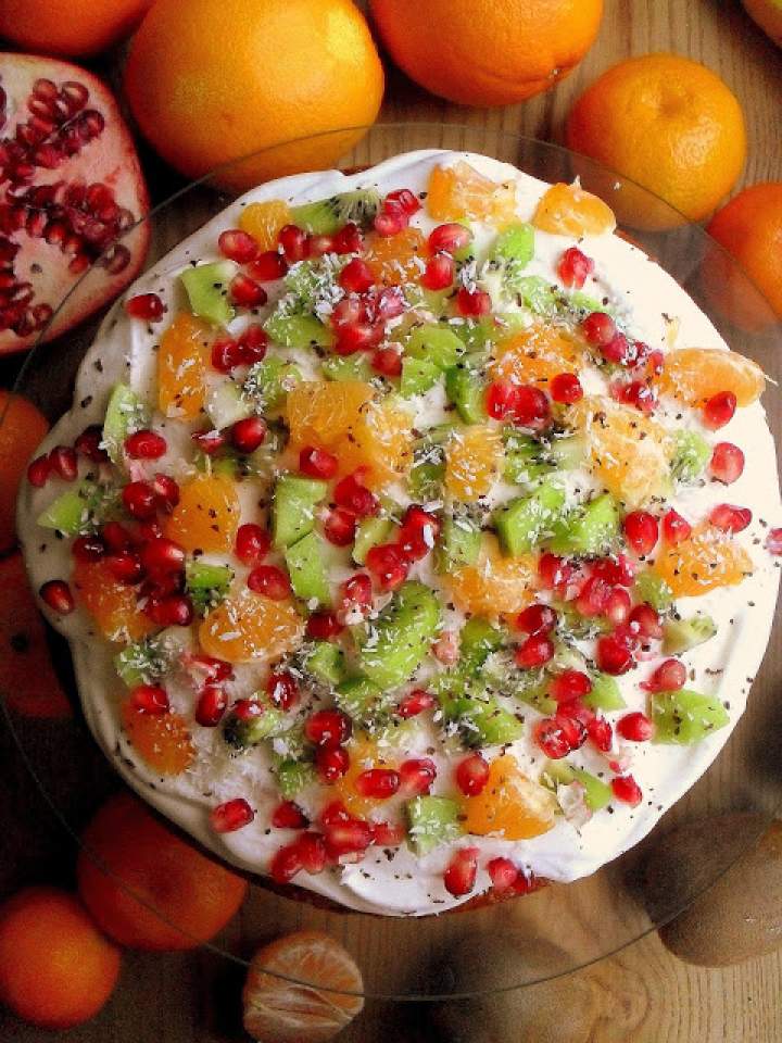 Świąteczne ciasto z kremem i owocami / Christmas Muffin Cake with Fruits and Frosting