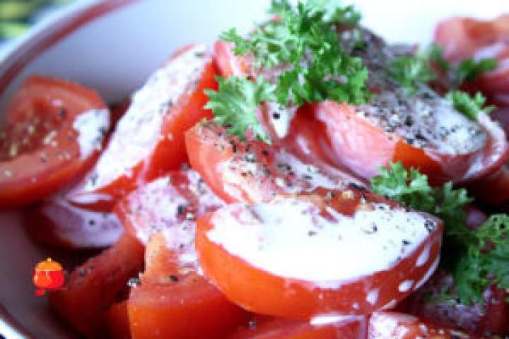 Biała sałatka z pomidorów