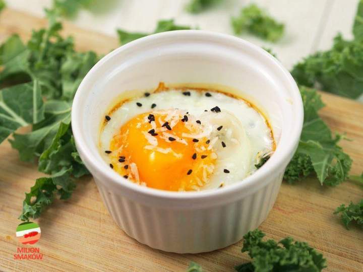Jajka zapiekane z jarmużem