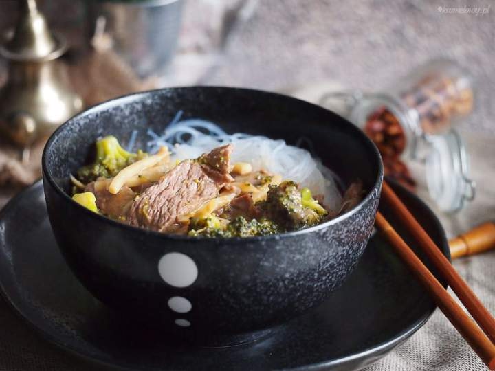 Azjatycka wołowina z brokułami / Asian style beef with broccoli