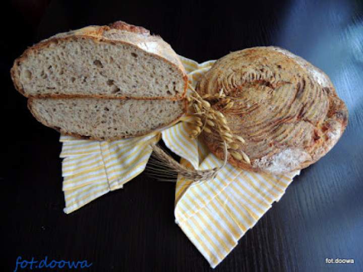 Chleb na  zakwasie z dzikich drożdży z wody cytrynowo – czosnkowej z makiem