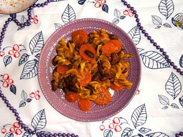 Czerwona fasola w sosie dyniowo-marchewkowym