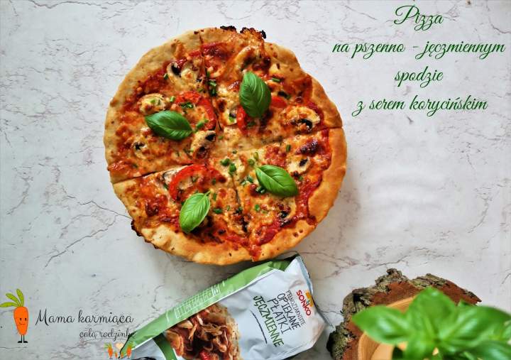 Pizza na pszenno – jęczmiennym spodzie z serem korycińskim
