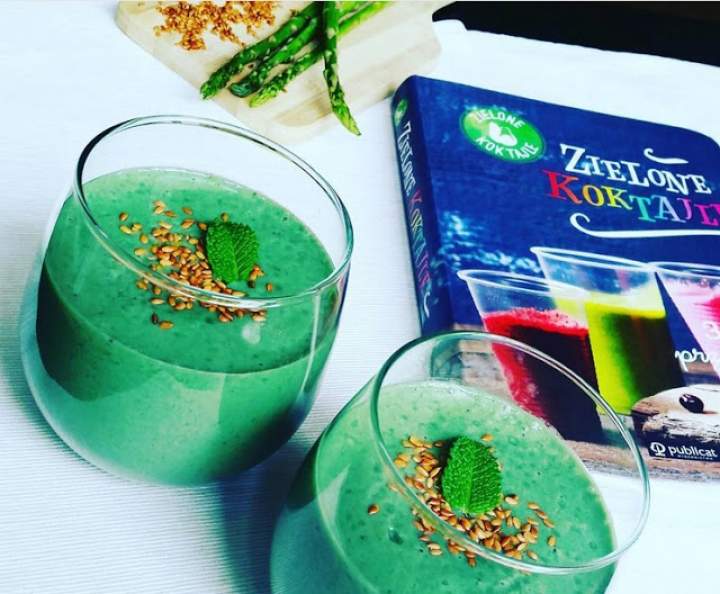 szparagi + mięta + spirulina + banan + woda kokosowa + sezam