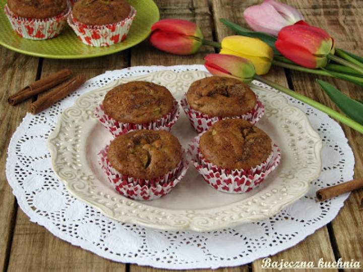 Pełnoziarniste muffinki z rabarbarem