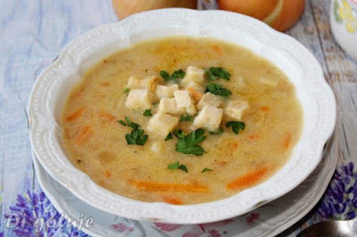Zupa cebulowa z grzankami