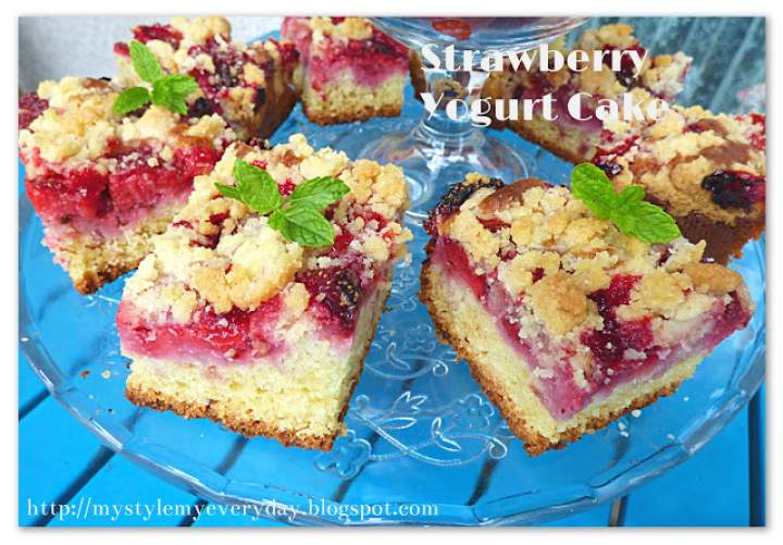 Truskawkowo – jogurtowe ciasto i kartka z podróży w groszki – Strawberry Yogurt Cake