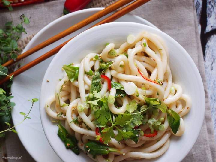 Makaron udon z chilli i szpinakiem / Udon noodle salad with chilli and spinach