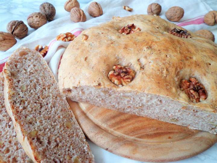 Z cyklu: Domowe pieczywo – Chleb z orzechami włoskimi (Pane alle noci)