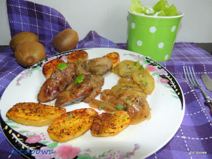 Gęsia wątróbka z kiwi i pieczonymi ziemniakami