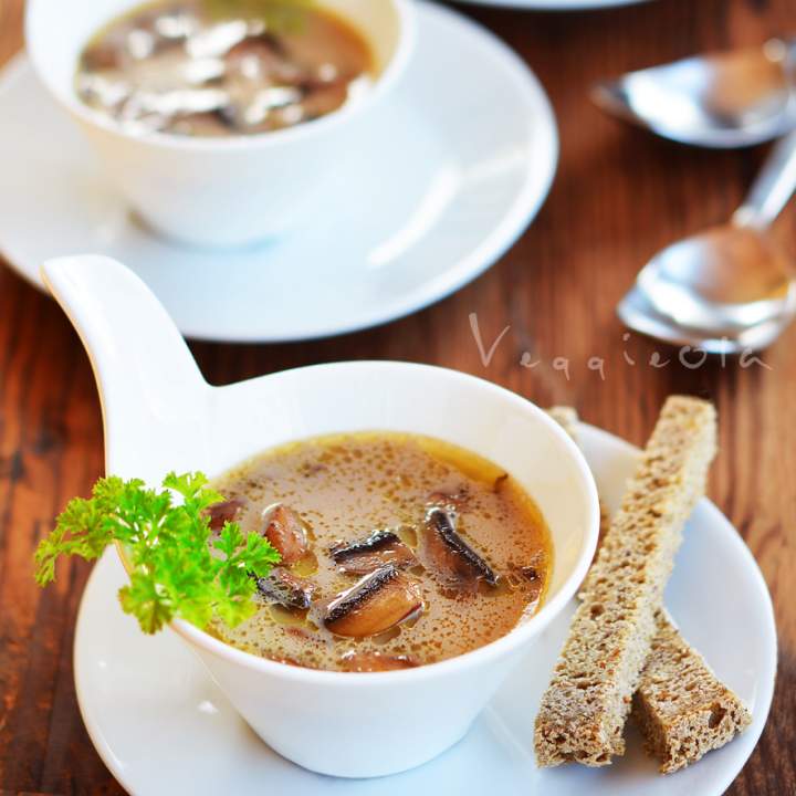 Dlaczego warto jeść grzyby i przepis na pyszną zupę
