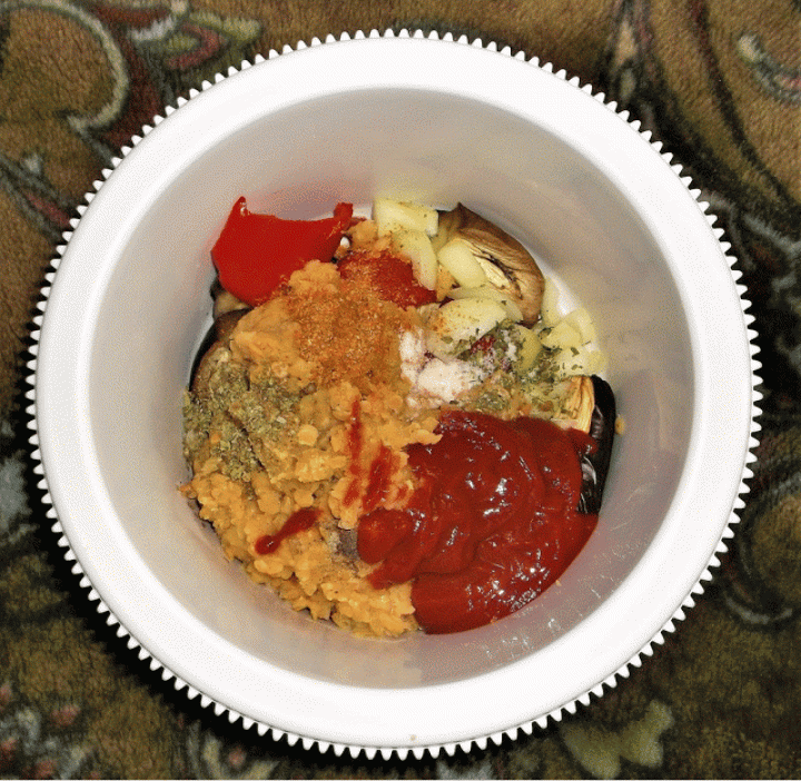 Pasta bakłażanowo-pomidorowo-soczewicowa