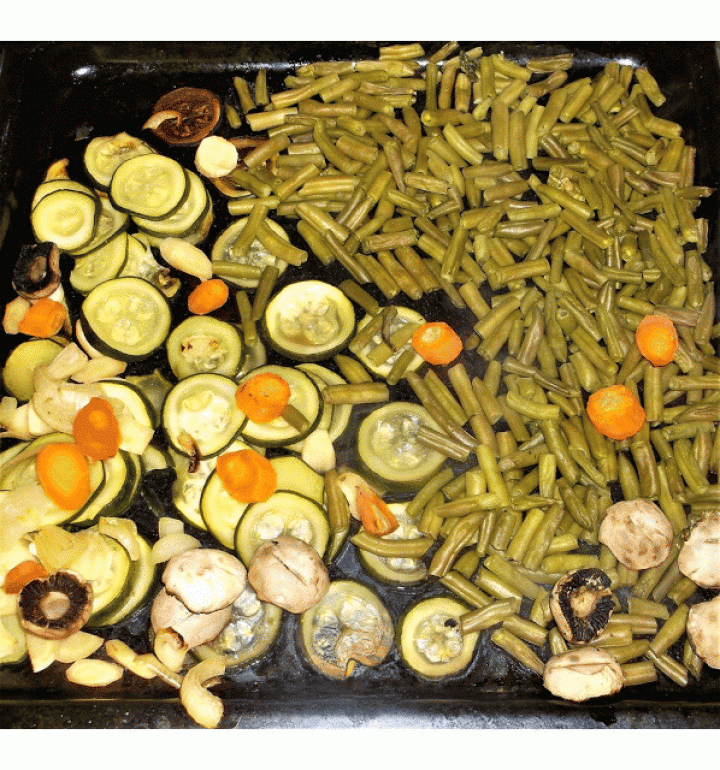 Warzywa z piekarnika – domowe warzywa na patelnię z pieprznym sosem serowo-śmietanowym