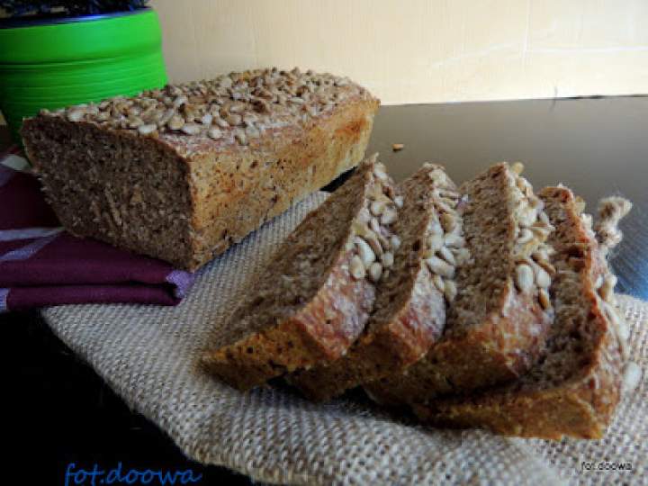 Chleb pszenno – żytni foremkowy ze słonecznikiem