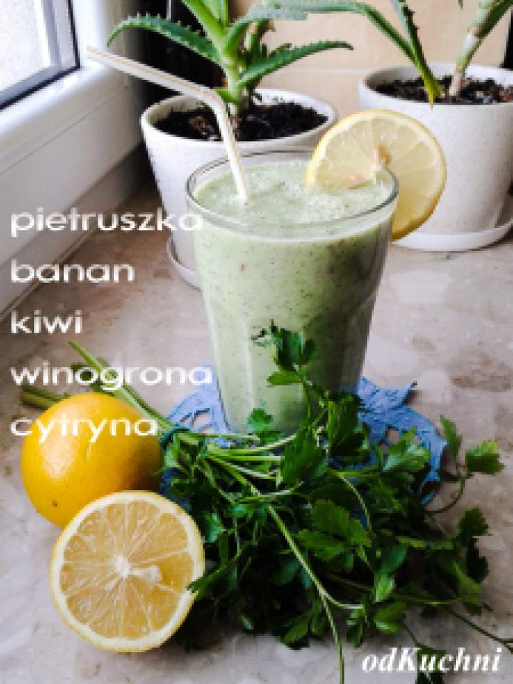 Koktajl – pietruszka, banan, kiwi, winogrona, cytryna