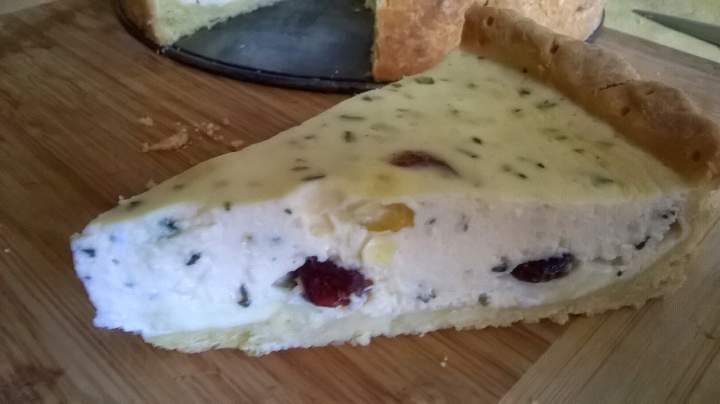 Quiche z camembertem i żurawiną