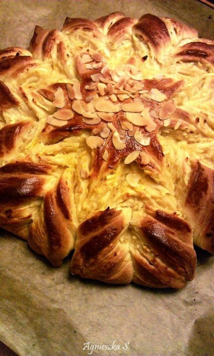 Brioche z nadzieniem jabłkowym