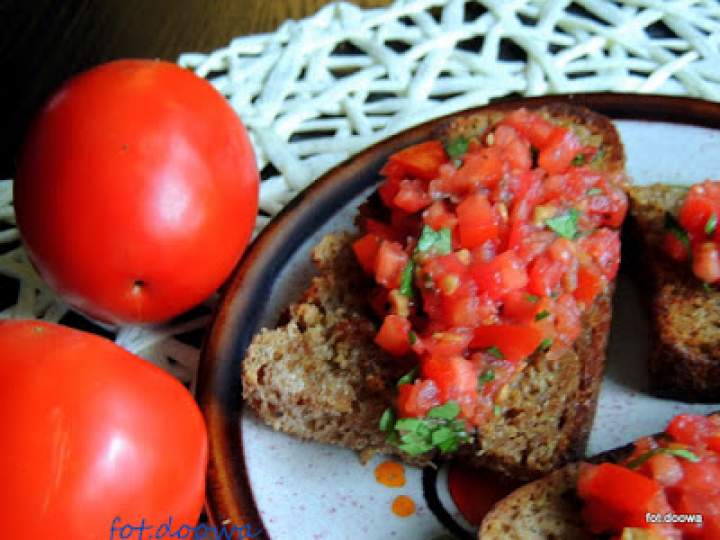 Bruschetta z pomidorami i anchois